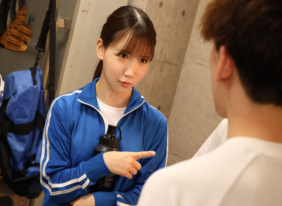 Địt tập thể em gái xinh trong câu lạc bộ bóng đá