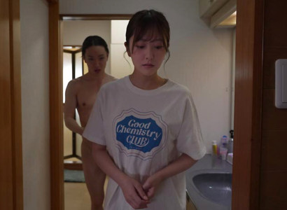 Vụng trộm với HLV bóng đá của cậu con trai